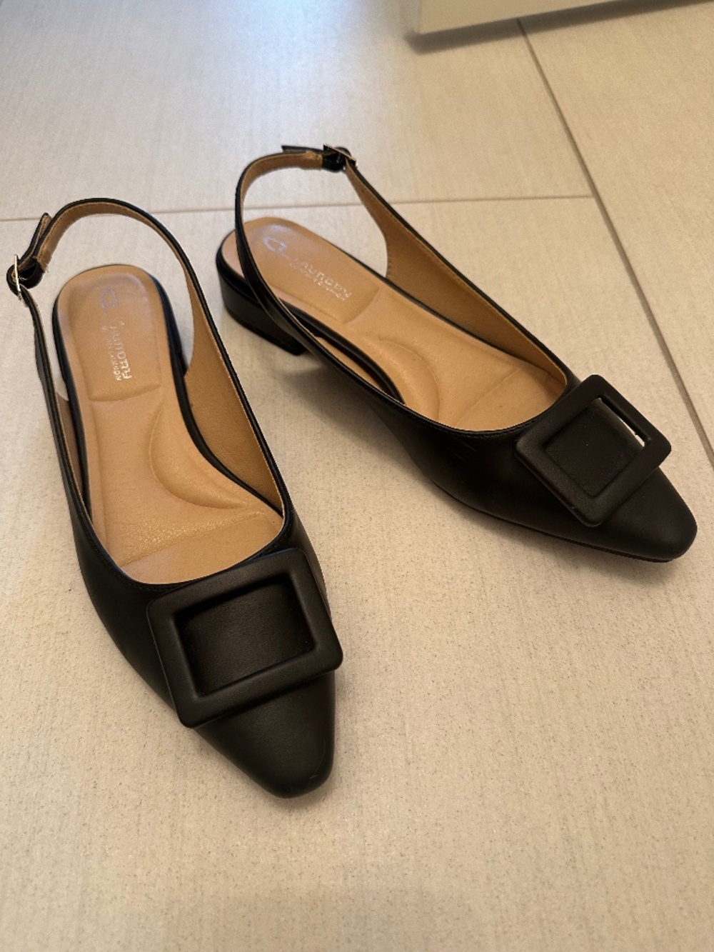 Woman:s Flat sling backs
